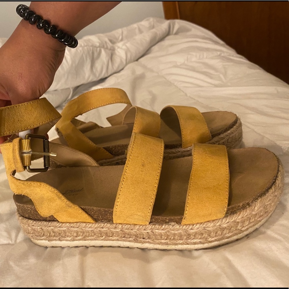 Women’s sandals